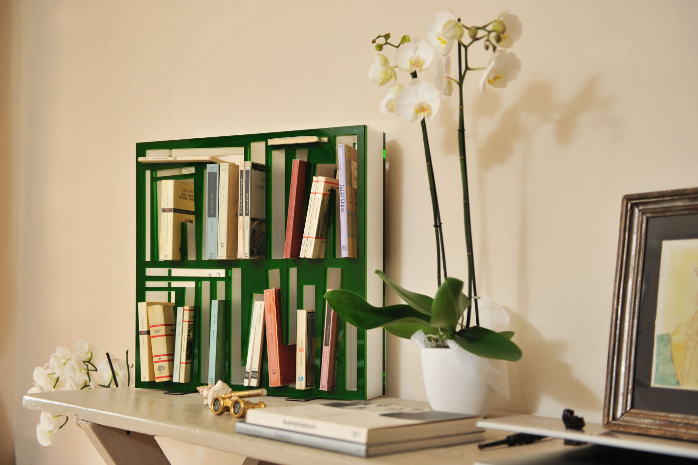 design, bookshelf, bookcase, italian design, davide radaelli, letterag, metal furniture, metal, books, acrylic, bicolor, plexiglas