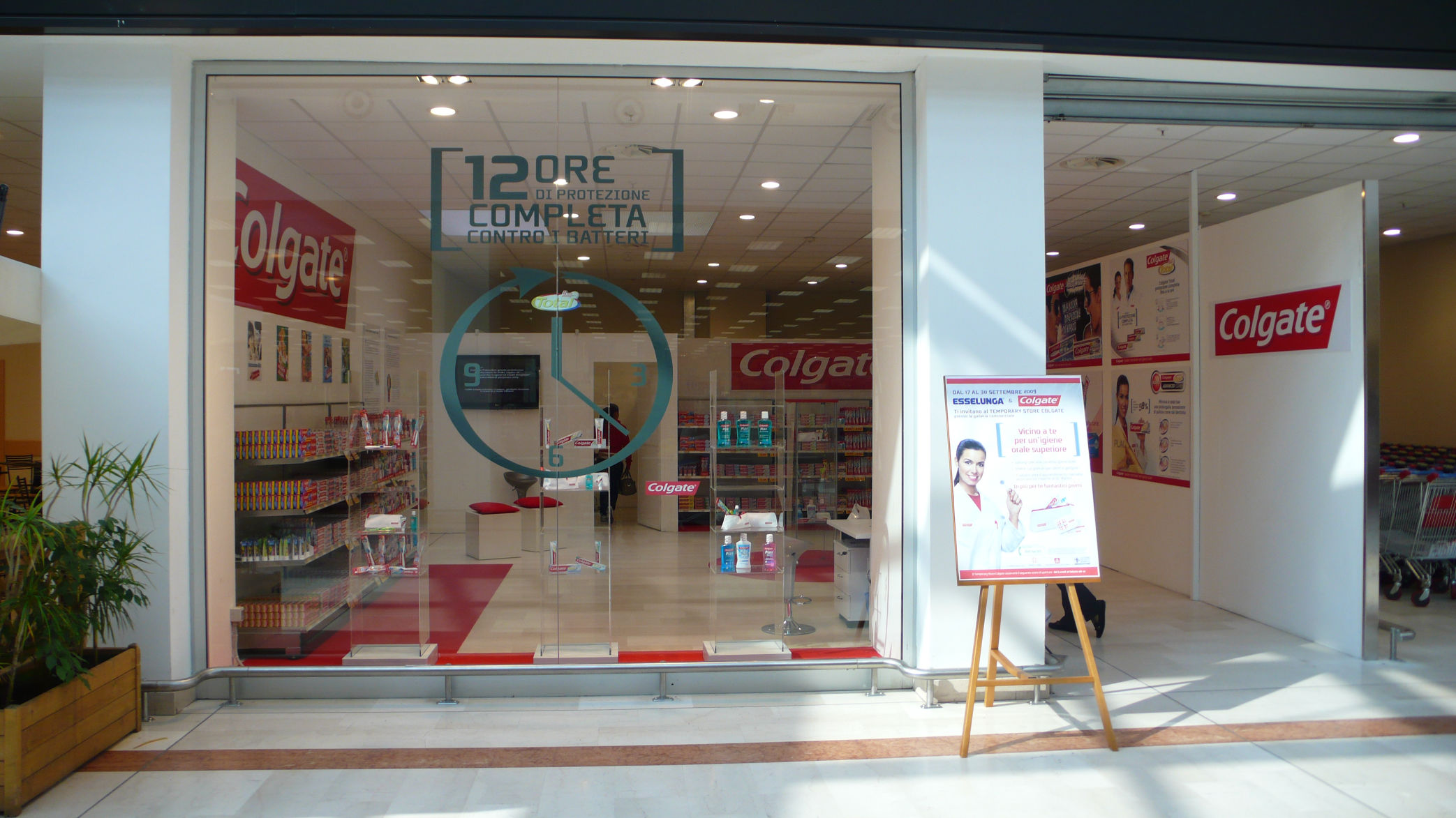 colgate, esselunga, temporary shop, pop-up store, eventi, interior design , exhibit design, event design, milan