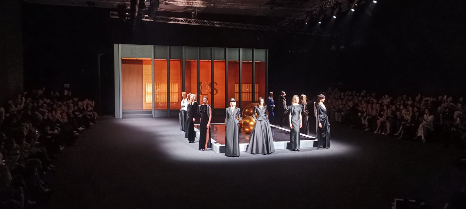 Davide Radaelli Design Studio, italian designer, fashion show, Luisa Spagnoli, Milan Fashion Week, sfilate di moda, scenografia, set design