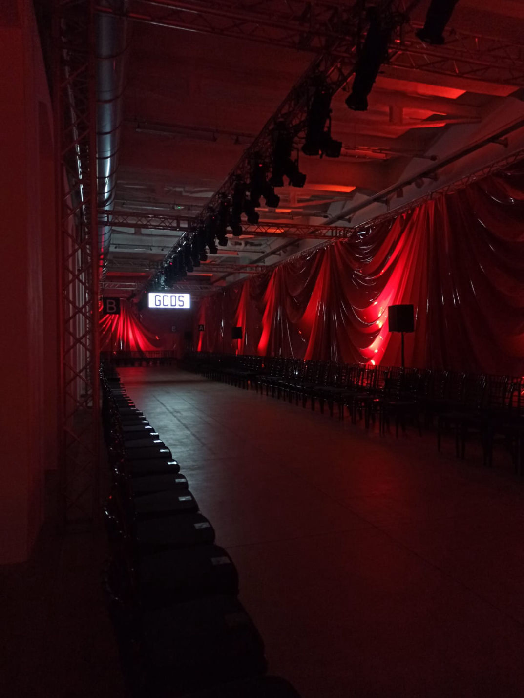 Fashion show, Milan fashion week, GCDS, Frigoriferi Milanesi, Fashion show design, Scenografie, italian designer, イタリア人デザイナー,  意大利设计师, italian design, top designer, design studio milano, musamim aytali, Ital'yanskiy dizayner, İtalyan tasarımcı, Créateur italien, taliansky dizajnér, 이탈리아 디자이너, مصمم ايطالي, Pereka Itali, इतालवी डिजाइनर, itaalavee dijainar