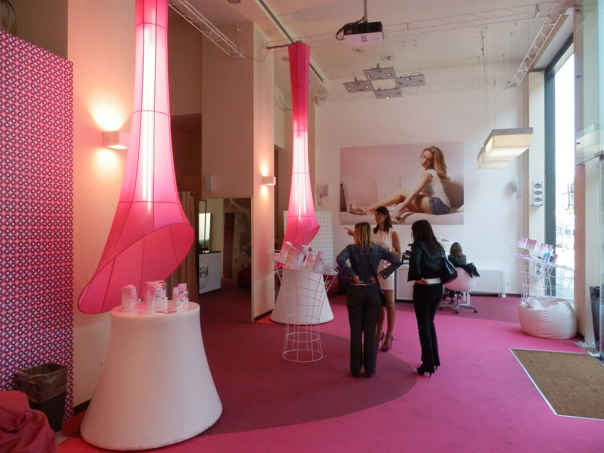 sidecareventi, durex, temporary shop, pop-up store, eventi, interior design , exhibit design, event design, milan